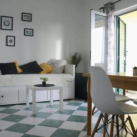 Rubi 2 Appartement Primošten