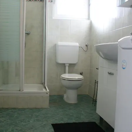 Rubi 2 Appartement Primošten